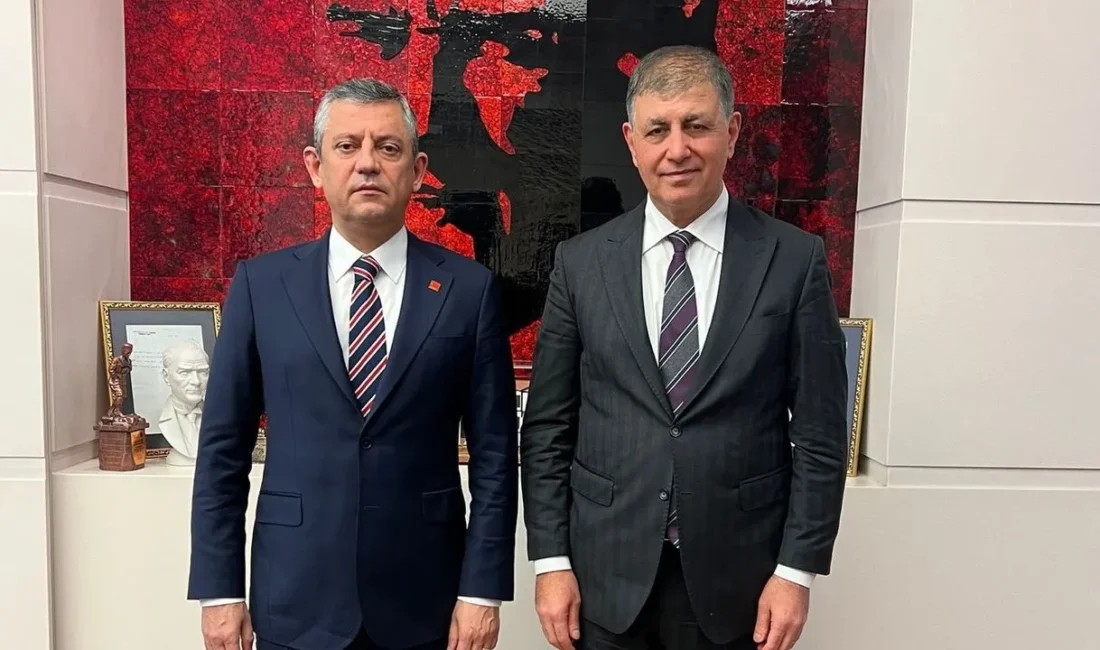 İzmir Büyükşehir Belediye Başkanı Dr. Cemil Tugay, bir dizi resmi