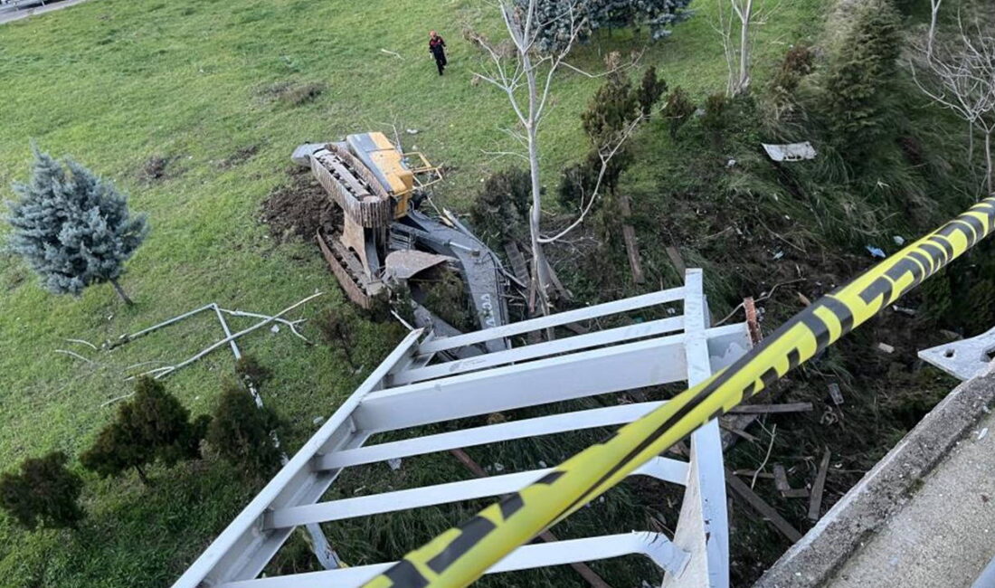 İzmir’in Buca ilçesinde “Uçan Yol” olarak bilinen Homeros Bulvarı’nda meydana