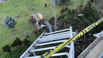 İzmir’in Buca ilçesinde “Uçan Yol” olarak bilinen Homeros Bulvarı’nda meydana