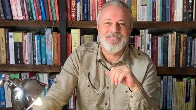 Şair Ünal Ersözlü’nün Yakın Yayınları etiketiyle yayımlanan yeni kitabı “Böğürtlen