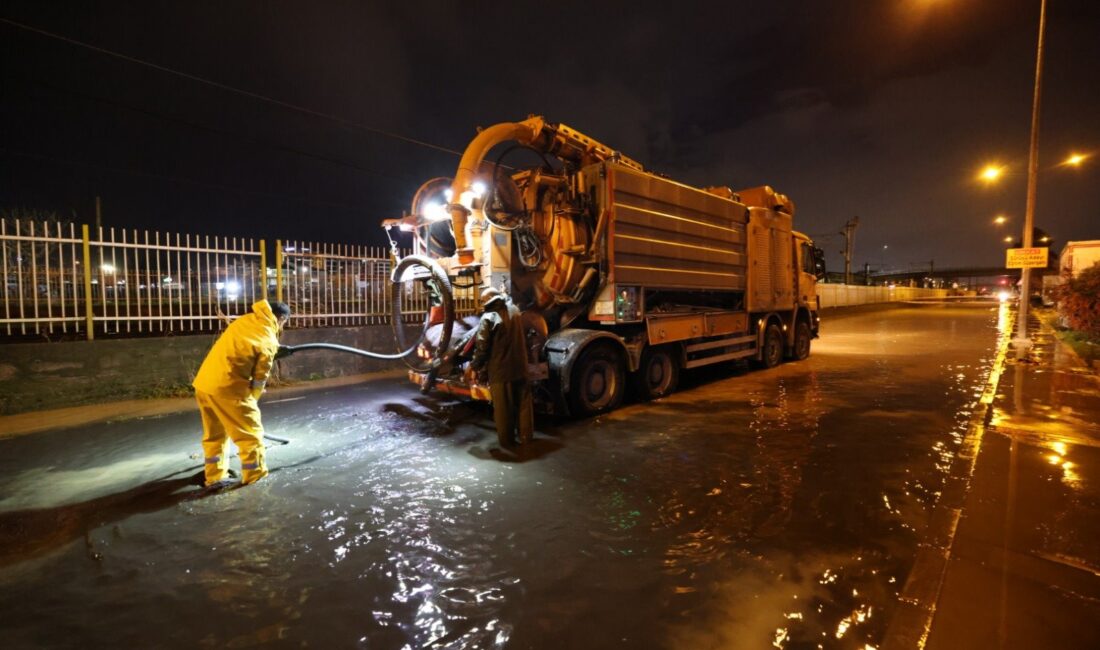 İzmir Valisi Süleyman Elban, kentte etkili olan şiddetli sağanak, fırtına