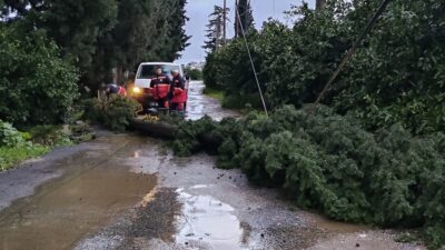 Menderes Belediyesi, son dönemde meydana gelen yoğun yağışlarda oluşan olumsuzluklara