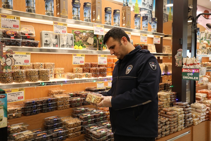 Menderes'te Ramazan mesaisi: Ekiplerden sahada sıkı denetim 1 Menderes'te Ramazan mesaisi: Ekiplerden sahada sıkı denetim