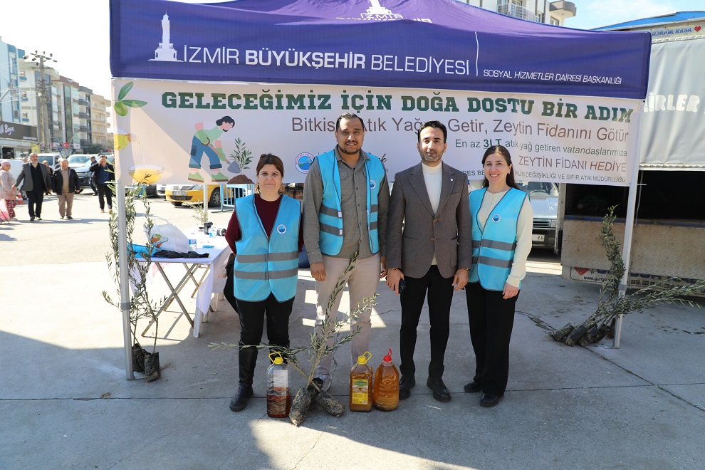 Menderes'te atık farkındalığına 'yeşil' ödül: Atık yağlar zeytin fidanına dönüşüyor 2 Menderes'te atık farkındalığına 'yeşil' ödül: Atık yağlar zeytin fidanına dönüşüyor
