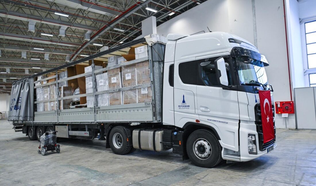 İzmir'den Hatay'a uzanan yardım zinciri büyüyor. Fuar İzmir'den yola çıkan