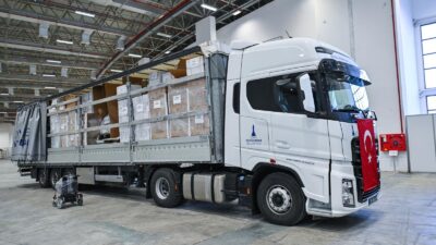 İzmir'den Hatay'a uzanan yardım zinciri büyüyor. Fuar İzmir'den yola çıkan