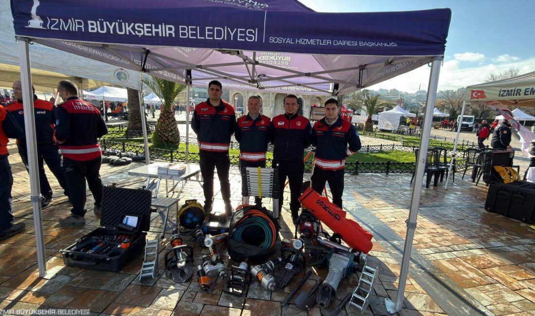 İzmir, 6 Şubat 2023 depremlerinin üçüncü yıl dönümünde hem hüznü