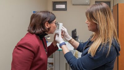 İzmir Büyükşehir Belediyesi Eşrefpaşa Hastanesi'nde uzman doktorlar ve psikologlar eşliğinde