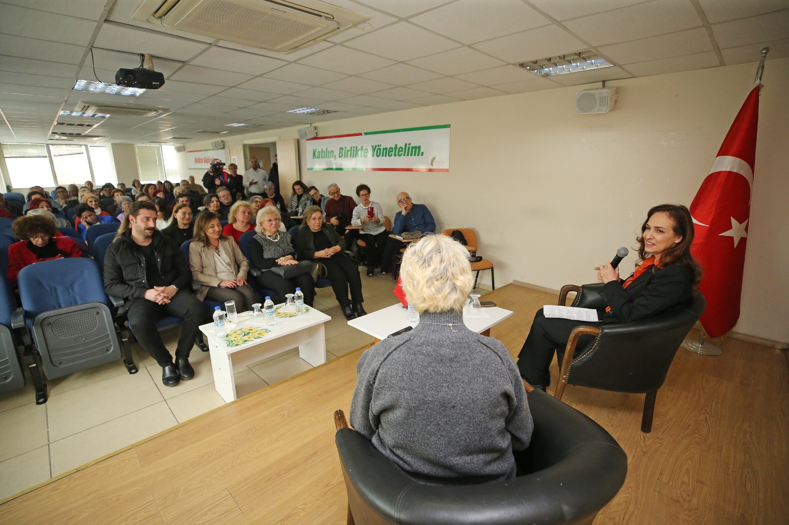 Başkan Ünsal Kent Konseyi'nde vatandaşlarla buluştu: İlham veren değişim hikayesi 1 Başkan Ünsal Kent Konseyi'nde vatandaşlarla buluştu: İlham veren değişim hikayesi