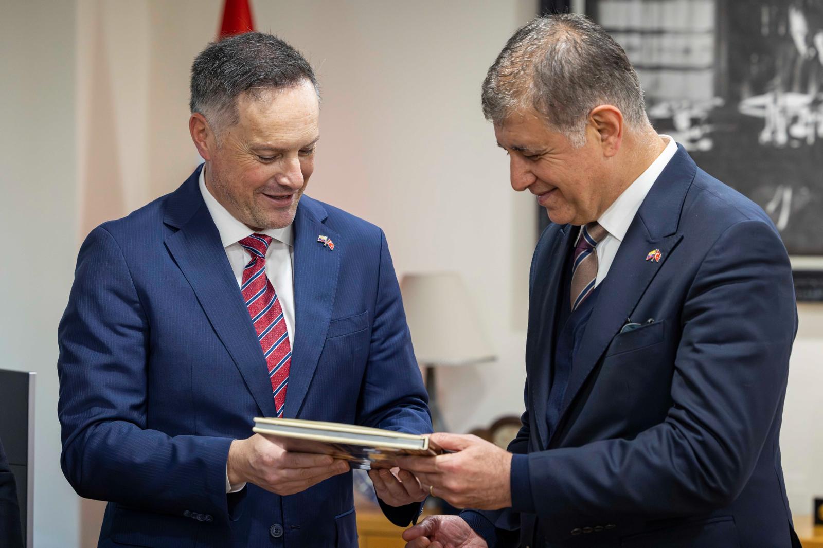 Tugay’dan Ekvator’a EXPO 2027 daveti: İzmir'de Latin Amerika rüzgarı esecek