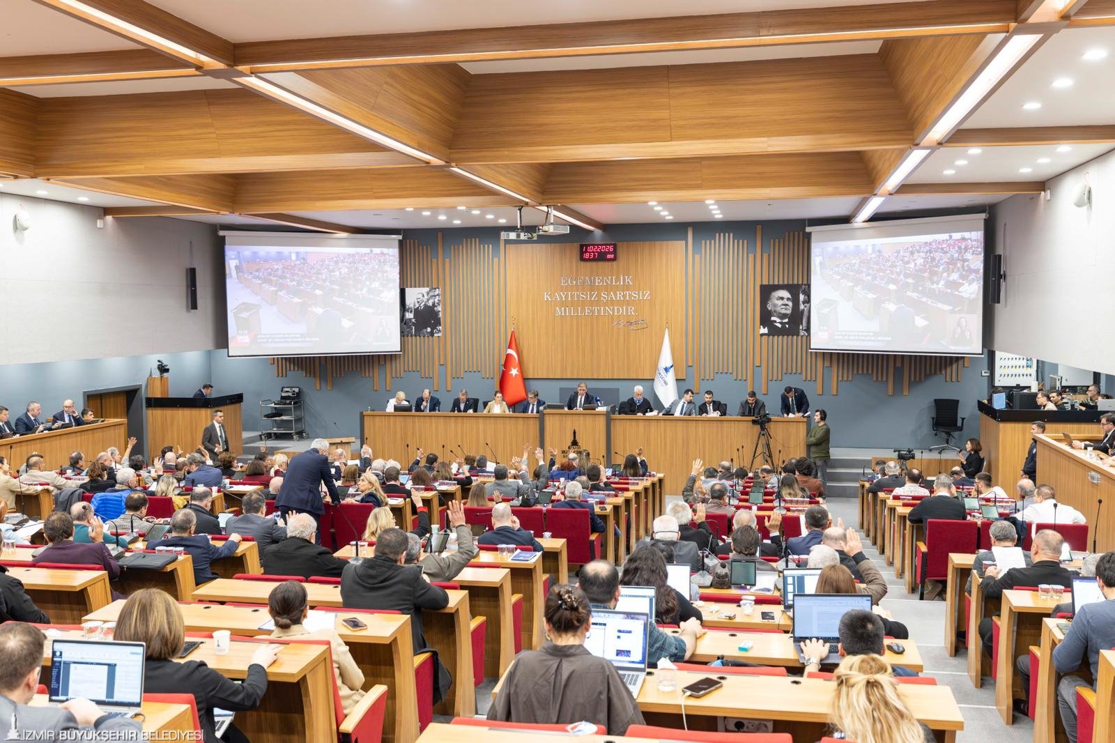 Yıllardır İzmir'in gündeminden düşmeyen Basmane Çukuru’nda tarihi dönemeç! Büyükşehir Meclisi