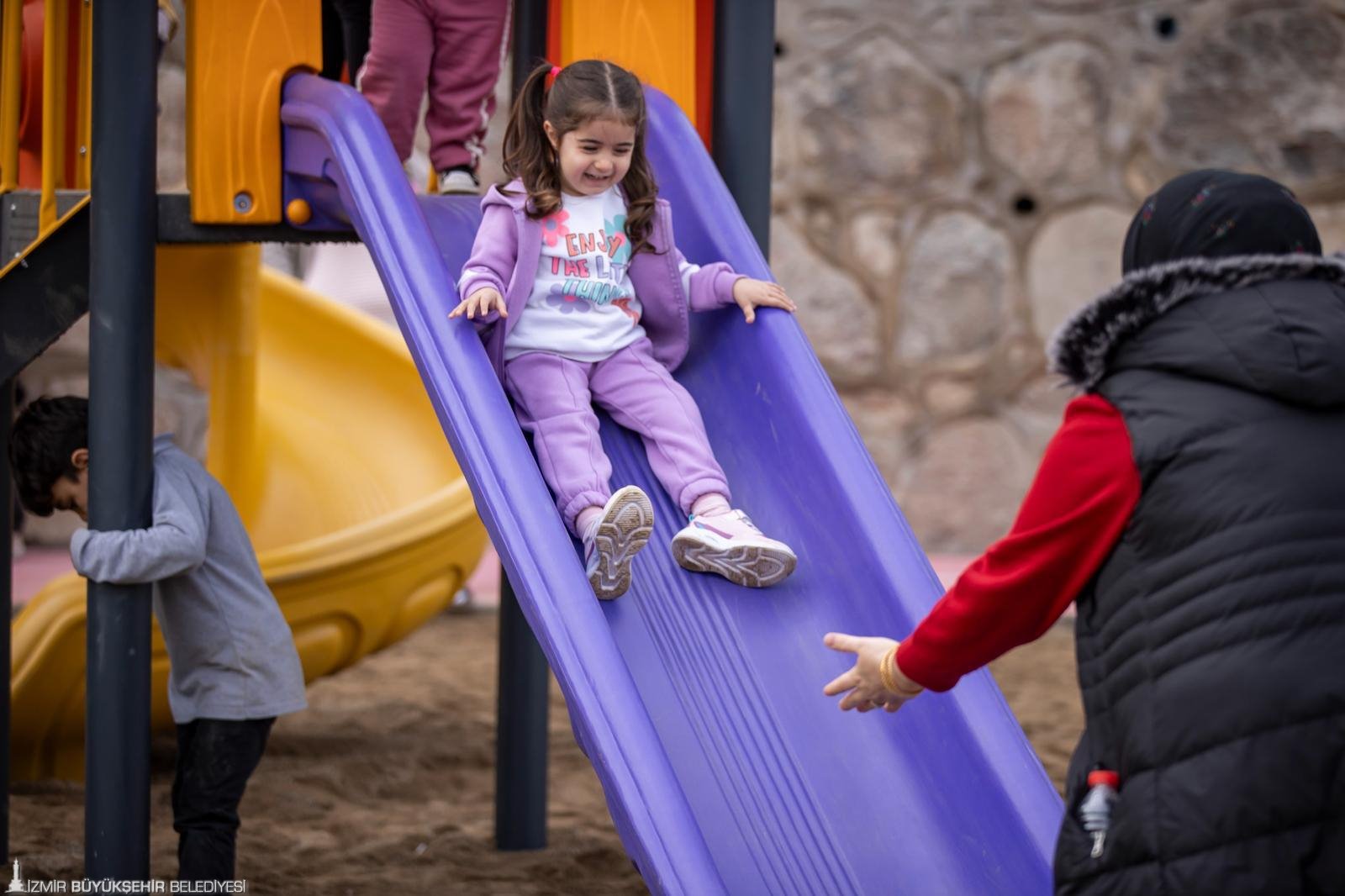 İzmir çocuğu merkeze koydu, Türkiye’ye örnek oldu