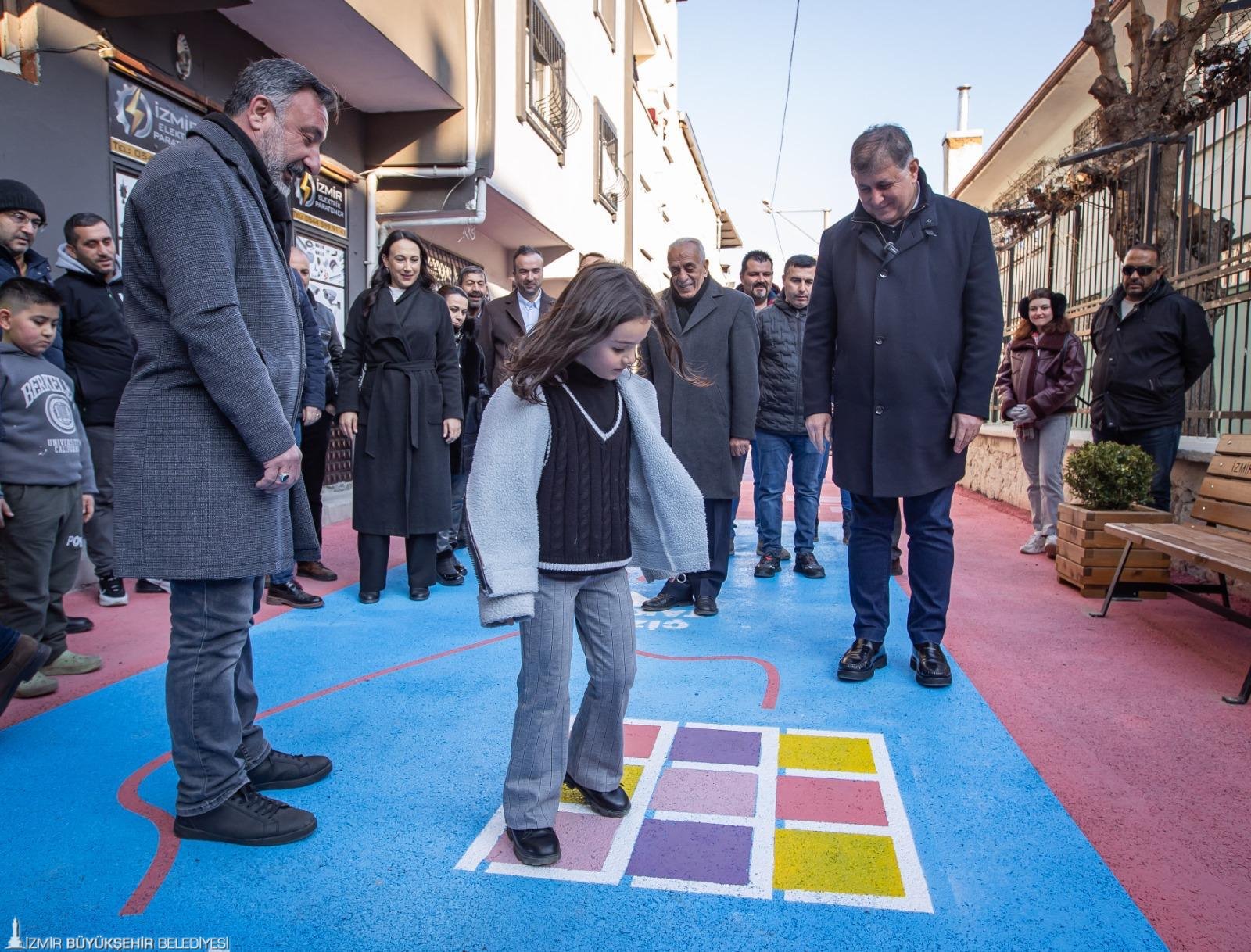 İzmir çocuğu merkeze koydu, Türkiye’ye örnek oldu