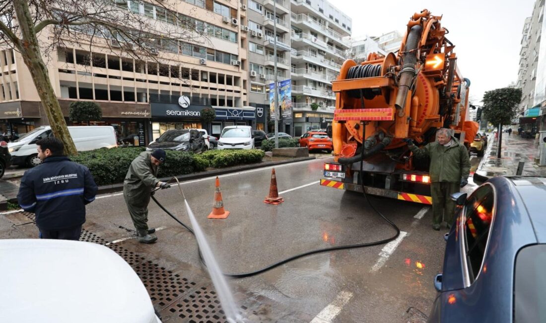 İzmir’de gece yarısından itibaren bastıran ve metrekareye yer yer 50