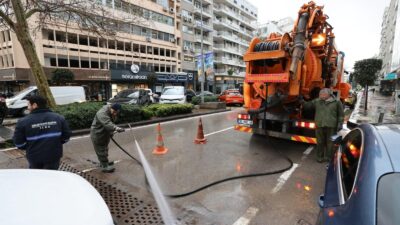 İzmir’de gece yarısından itibaren bastıran ve metrekareye yer yer 50
