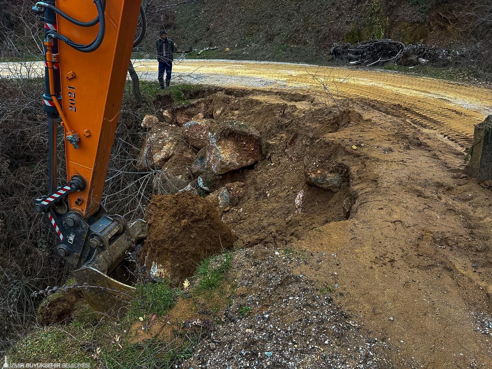 İzmir’de 12 Şubat sabahından itibaren etkili olan şiddetli sağanak yağışlar,