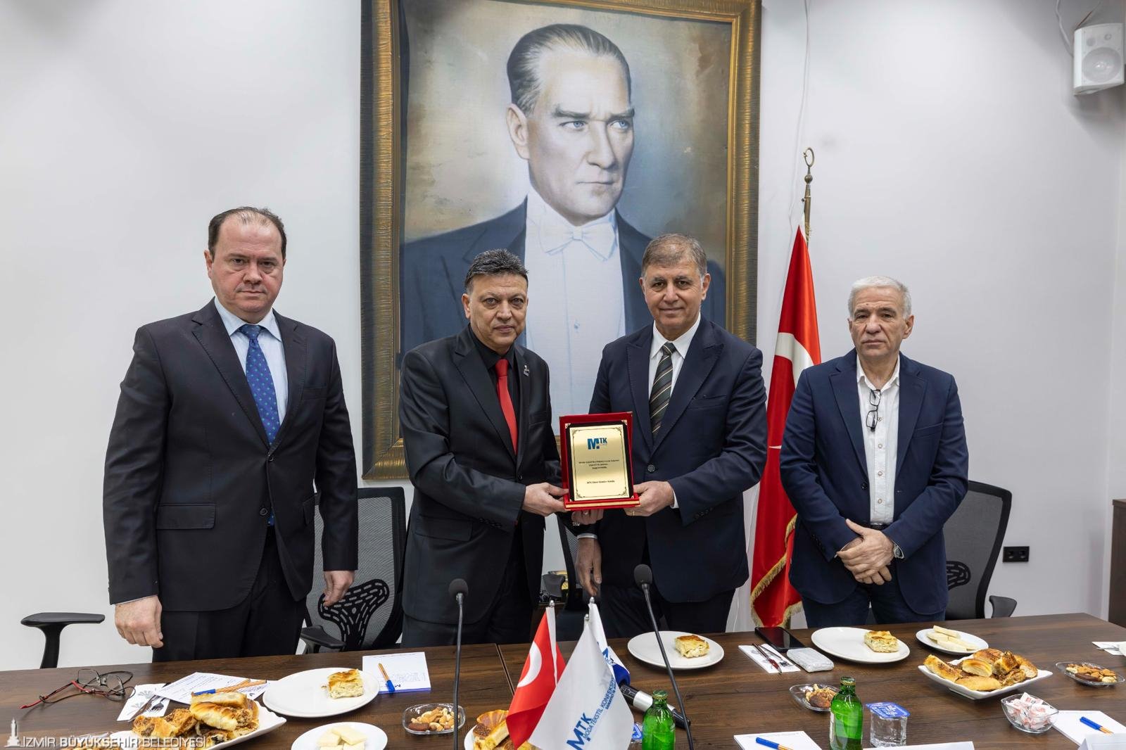 Tugay'dan kentin sorunlarına radikal çözümler: Onat Tüneli bitecek, ayrılmış yol geliyor 3 Tugay'dan kentin sorunlarına radikal çözümler: Onat Tüneli bitecek, ayrılmış yol geliyor