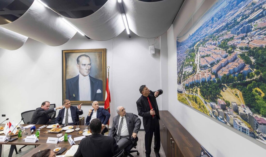 İzmir Büyükşehir Belediye Başkanı Dr. Cemil Tugay, kentin üretim merkezlerinden