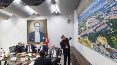 İzmir Büyükşehir Belediye Başkanı Dr. Cemil Tugay, kentin üretim merkezlerinden