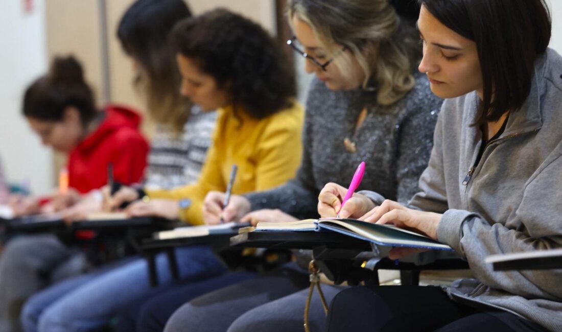 İzmir'in kalbinde, Ahmed Adnan Saygun Sanat Merkezi'nde yarım kalmış cümleler