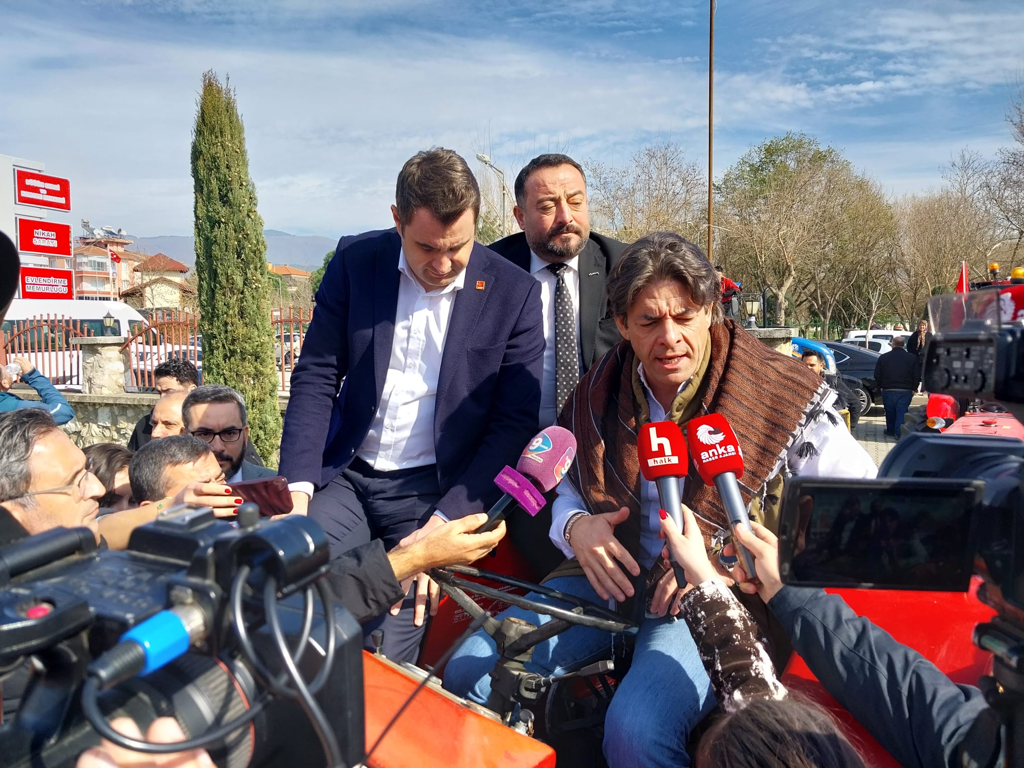 CHP’li Solakoğlu Ödemiş’ten seslendi: "Çiftçinin hakkını, kapalı kapılar ardında susup dışarıda bağıranlar yedi"