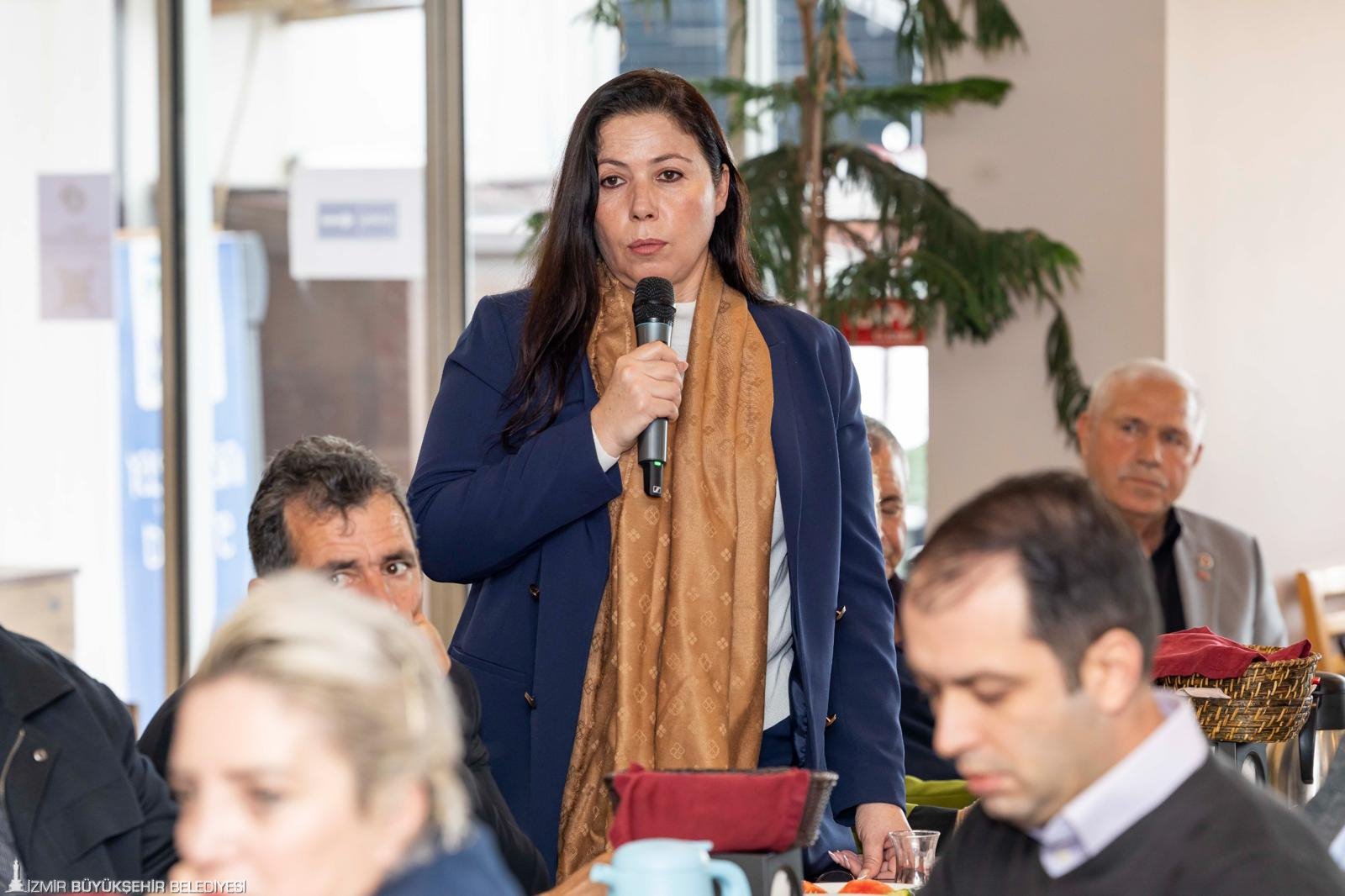 Başkan Tugay Urla'da muhtarlarla: 'İzmir için durmadan çalışacağız' 4 Başkan Tugay Urla'da muhtarlarla: 'İzmir için durmadan çalışacağız'