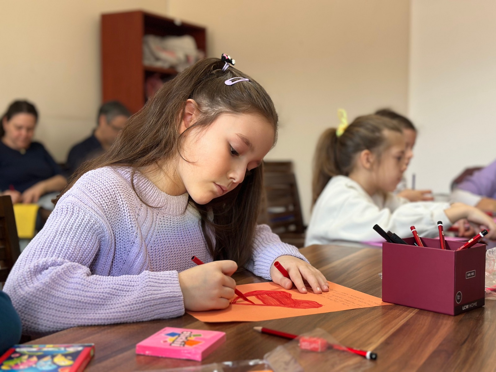 İzmir Kent Kütüphanesi’nde sevgi mesaisi! Çocuklar kalplerini açtı