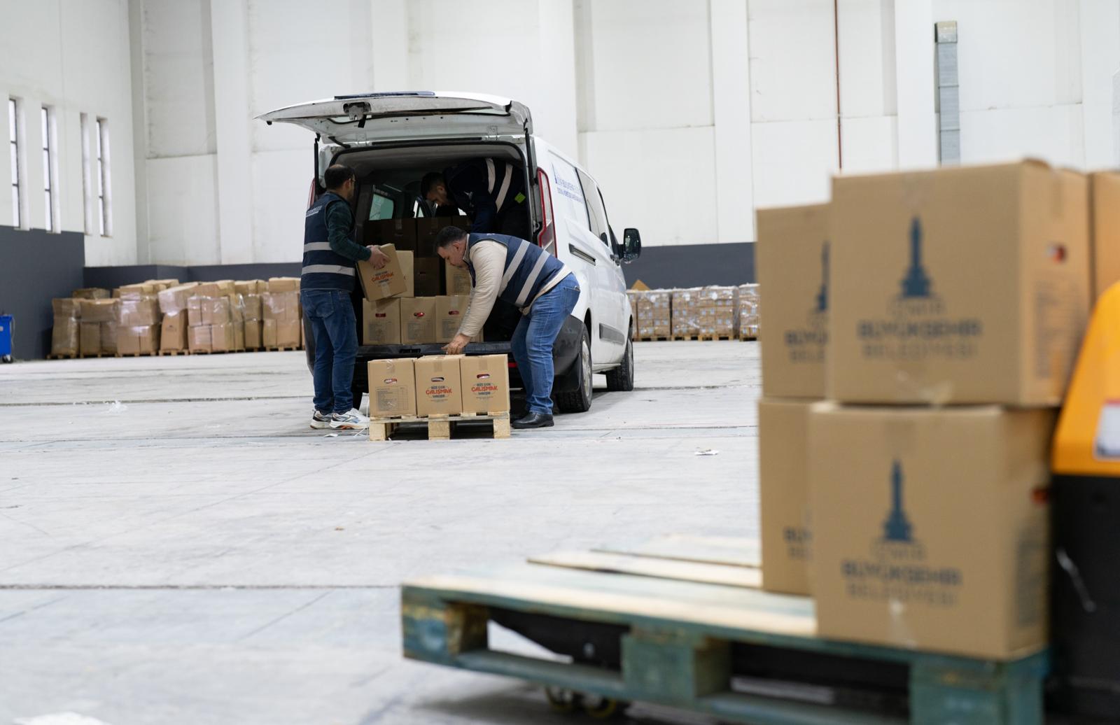 İzmir'de 65 bin sofraya Ramazan desteği: Kapılar tek tek çalınacak