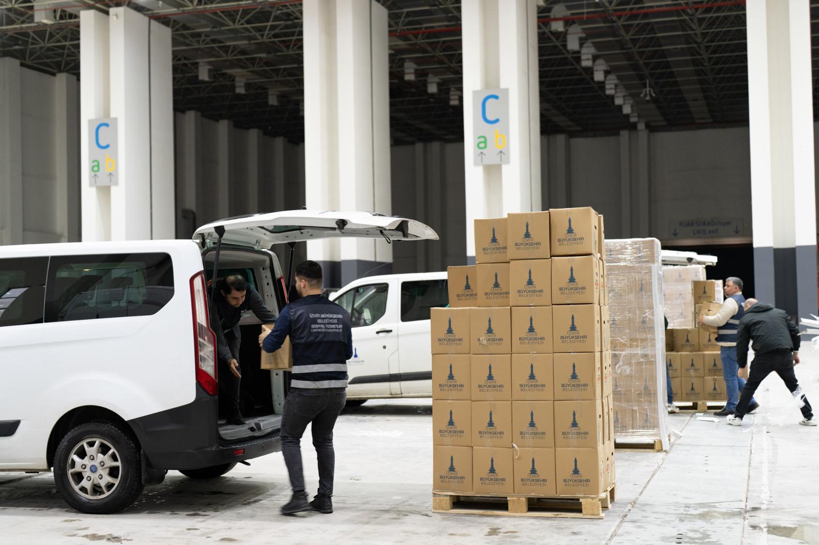 İzmir'de 65 bin sofraya Ramazan desteği: Kapılar tek tek çalınacak