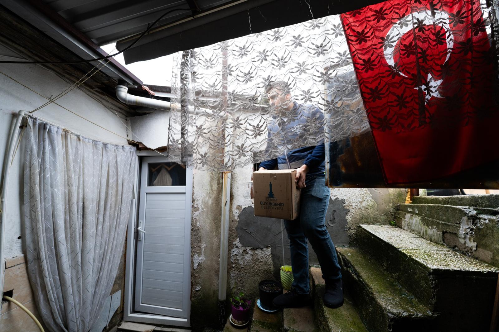 İzmir'de 65 bin sofraya Ramazan desteği: Kapılar tek tek çalınacak