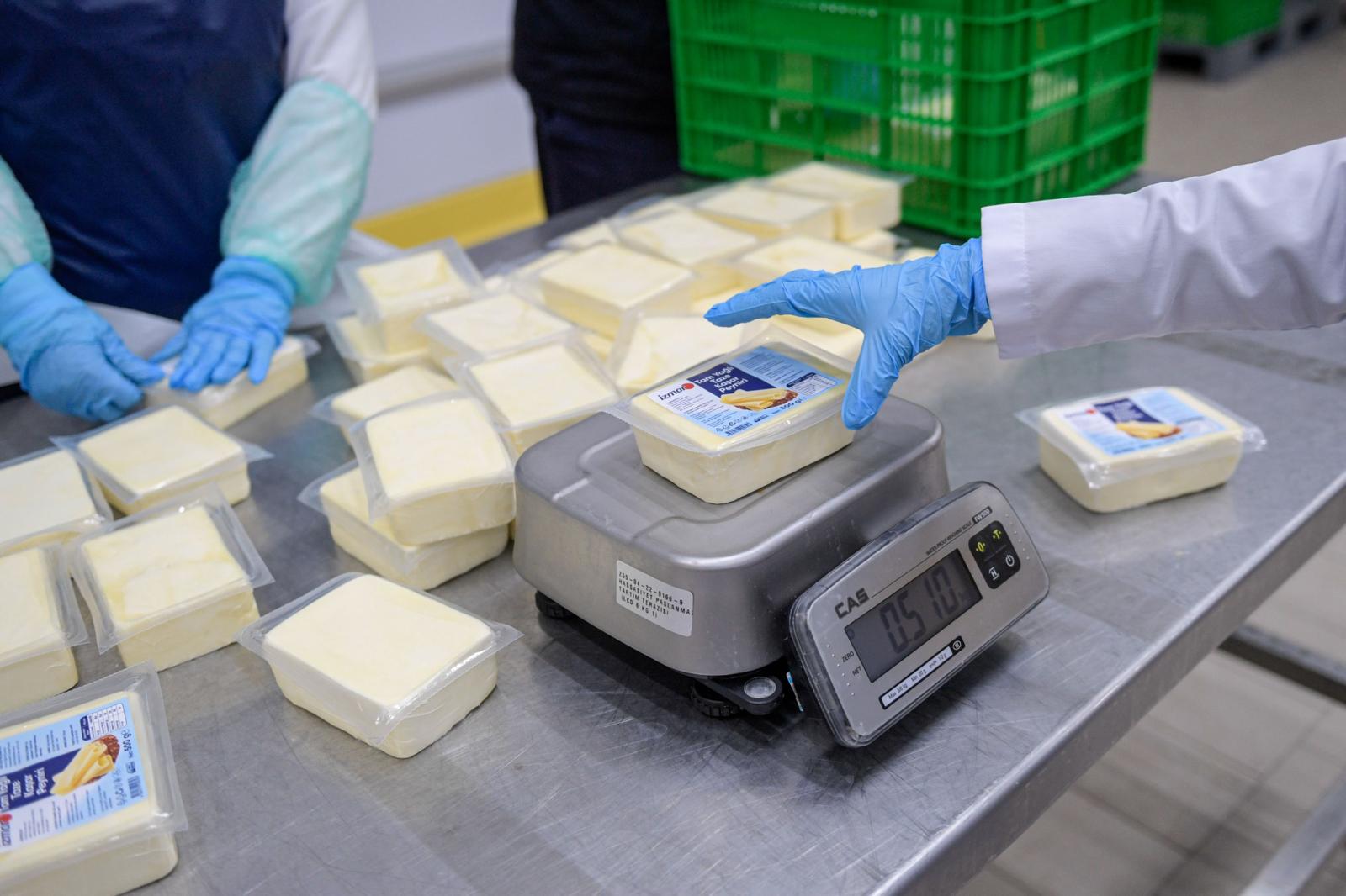 İzmir Büyükşehir Belediyesi iştiraki İZTARIM, Bayındır Süt Fabrikası’nda ürettiği İZMAR