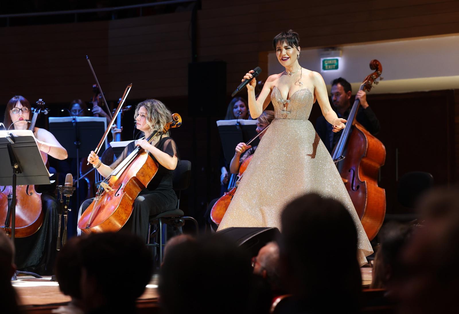 Şevval Sam bageti kaptı, İbrahim Yazıcı mikrofona geçti! Sevgililer Günü’ne