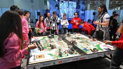 İzmir, hafta sonu boyunca geleceğin mühendislerini ve bilim insanlarını Fuar