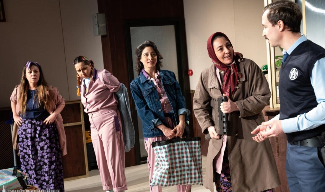 İzmir Şehir Tiyatroları’nın ödüllü ve kapalı gişe oynayan yapımı "Mor