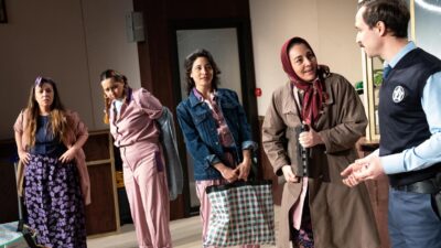 İzmir Şehir Tiyatroları’nın ödüllü ve kapalı gişe oynayan yapımı "Mor