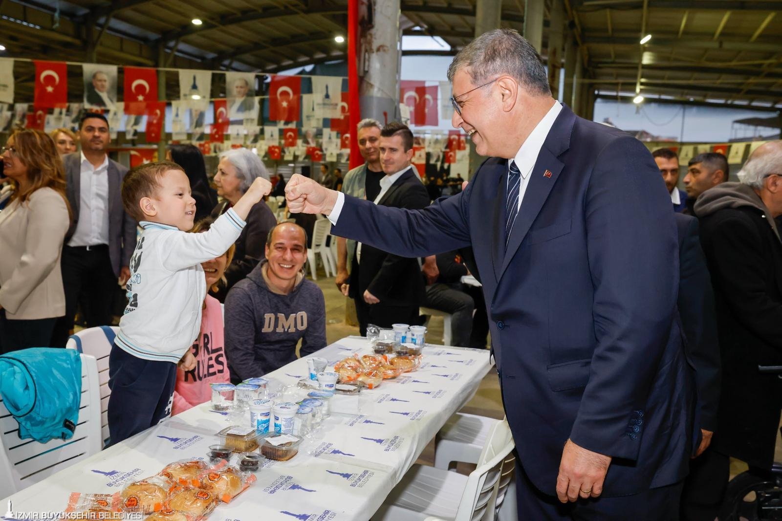 İzmir'de Ramazan'da 30 gün kesintisiz 'gönül sofrası' kuruluyor: İlk iftar Gaziemir'de 4 17022026 85054 5