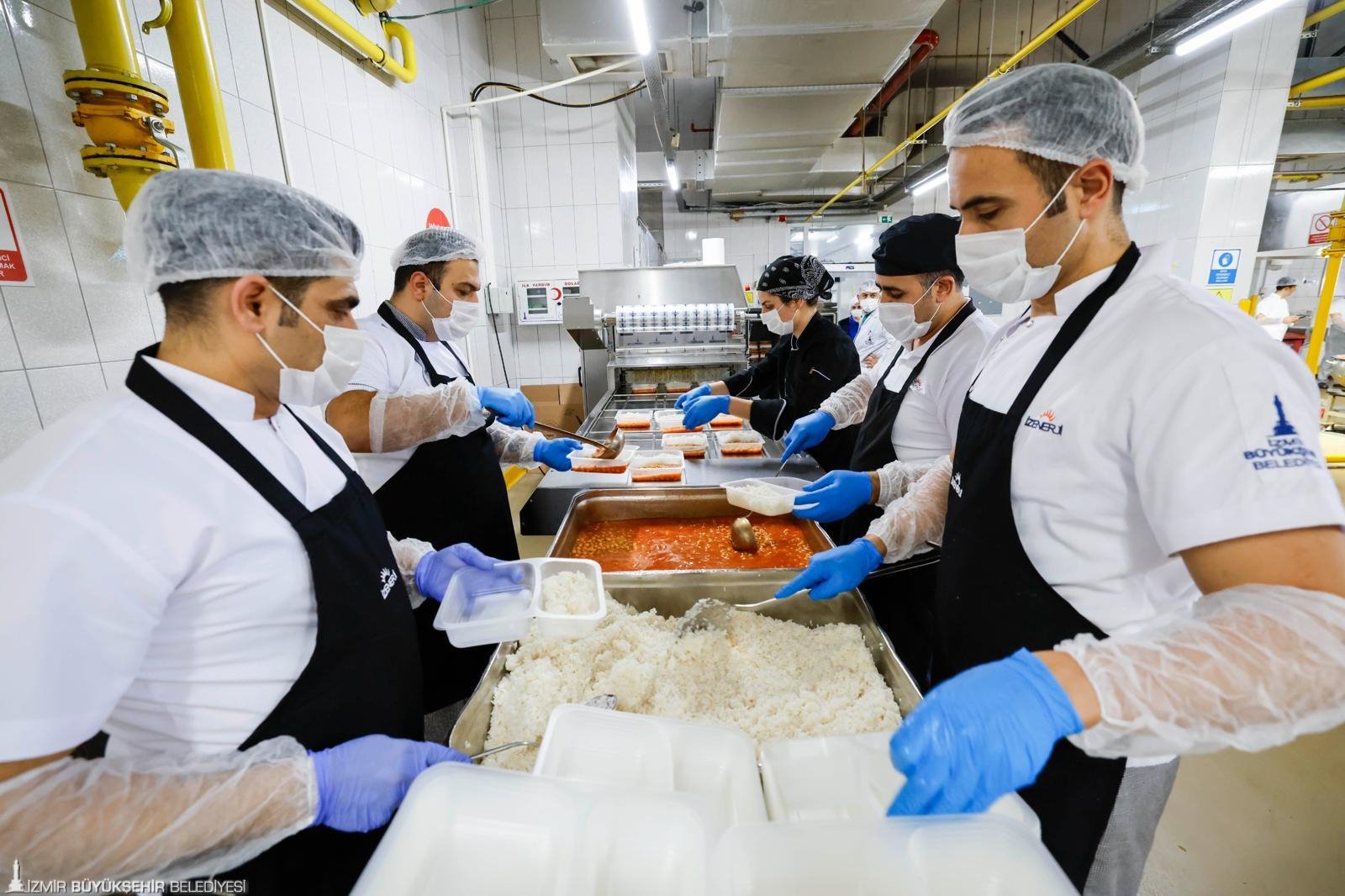 İzmir'de Ramazan'da 30 gün kesintisiz 'gönül sofrası' kuruluyor: İlk iftar Gaziemir'de 6 17022026 85054 7