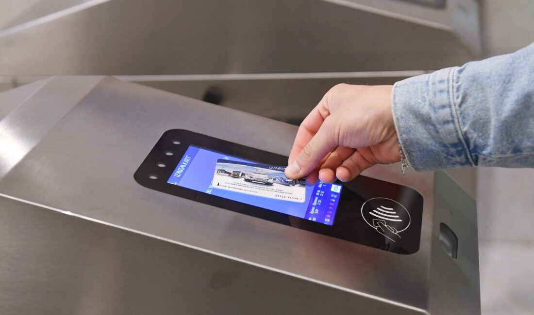 İzmir Büyükşehir Belediyesi’nin toplu ulaşımda başlattığı bu isim değişikliği, sosyal