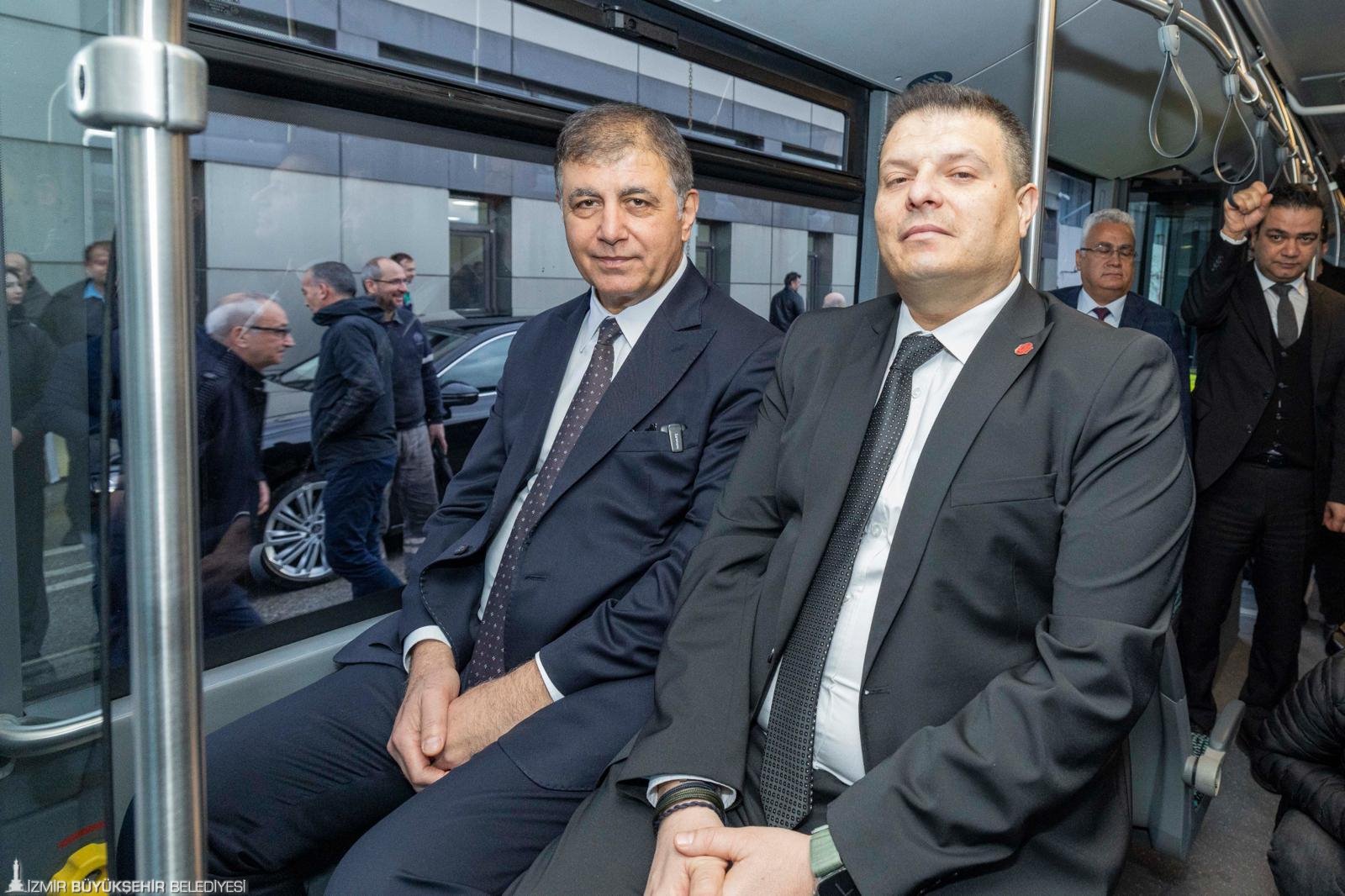 Cemil Tugay güne personelle kahvaltıyla başladı: “Bence toplu ulaşım ücretsiz olmalı"