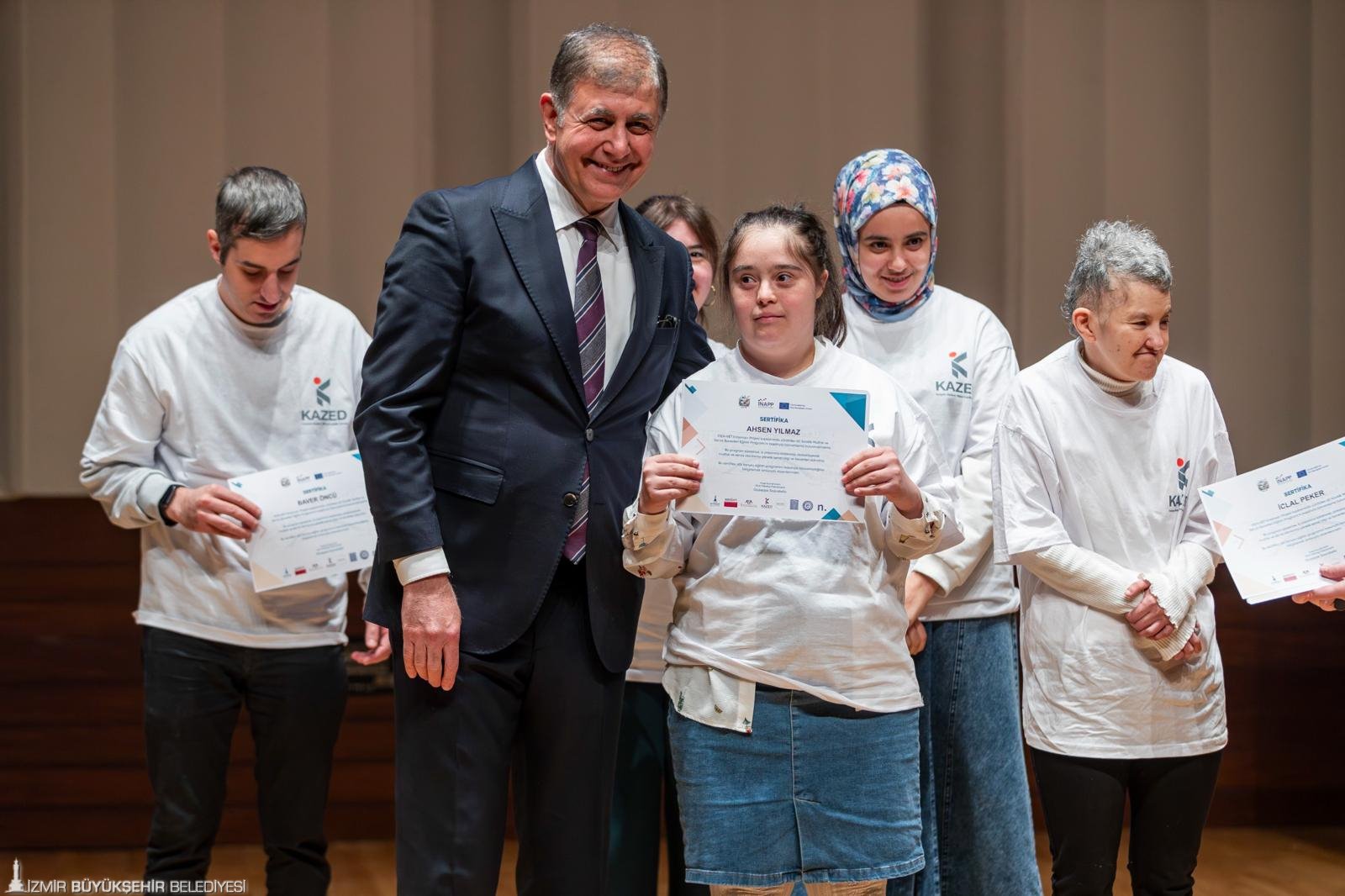 İzmir'de engelli bireylere 'altın bilezik': Destekli istihdam modeli 'umut' oldu