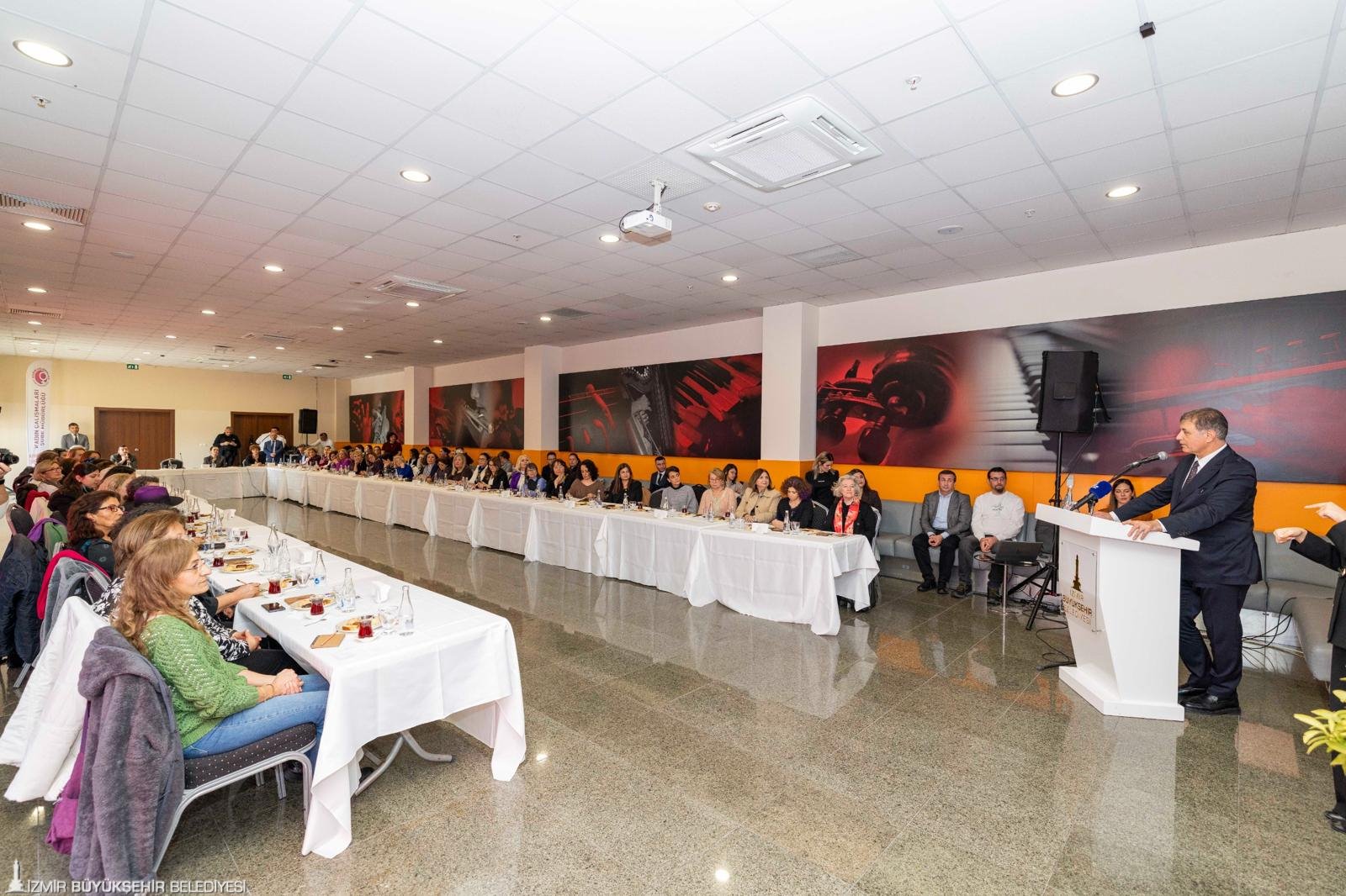 Başkan Tugay’dan kadın mücadelesine güçlü destek: "Asla teslim olmayın"