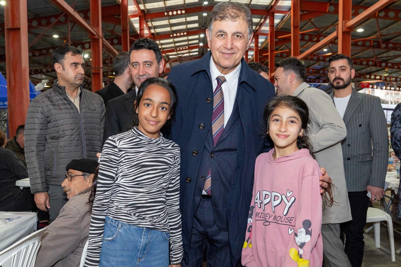 Bayraklı’da iftar coşkusu! Başkan Tugay’dan İzmir İçin güzel gelecek sözü