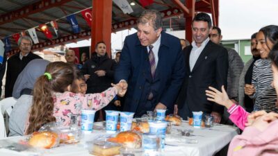 İzmir Büyükşehir Belediyesi’nin dev iftar maratonunda ikinci durak Bayraklı! Org.