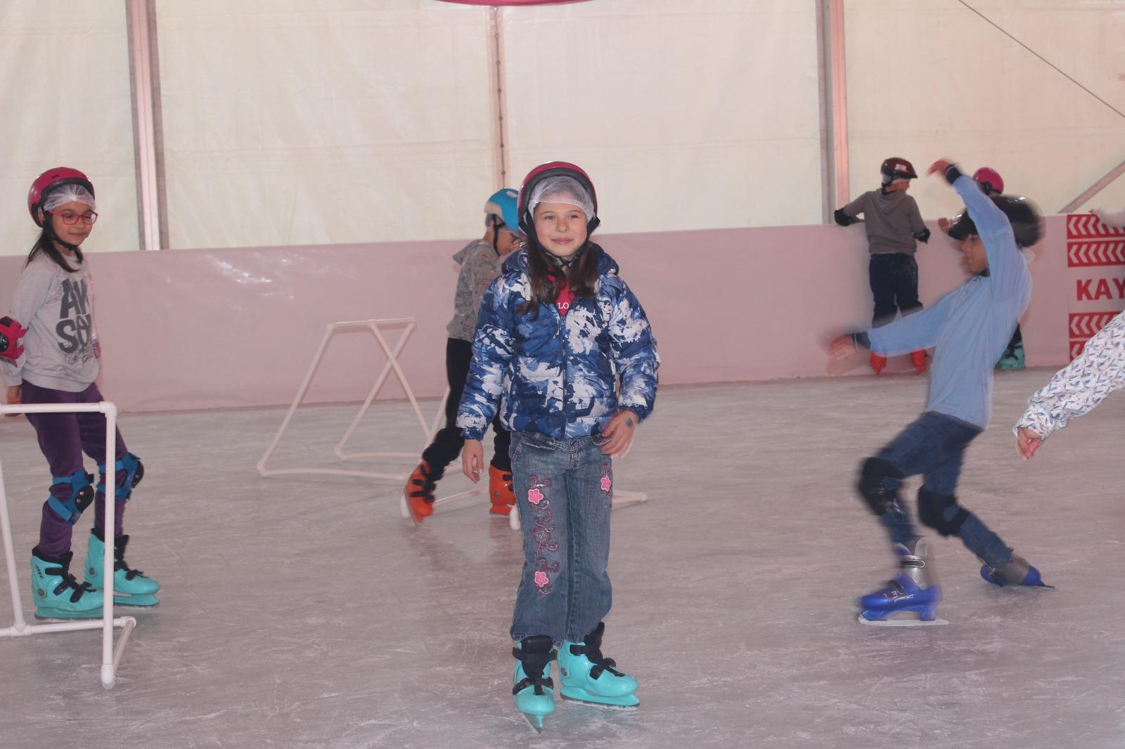 Okul Aile Birliği Destek Projesi ile sosyal gereksinimli bölgelerdeki öğrenciler