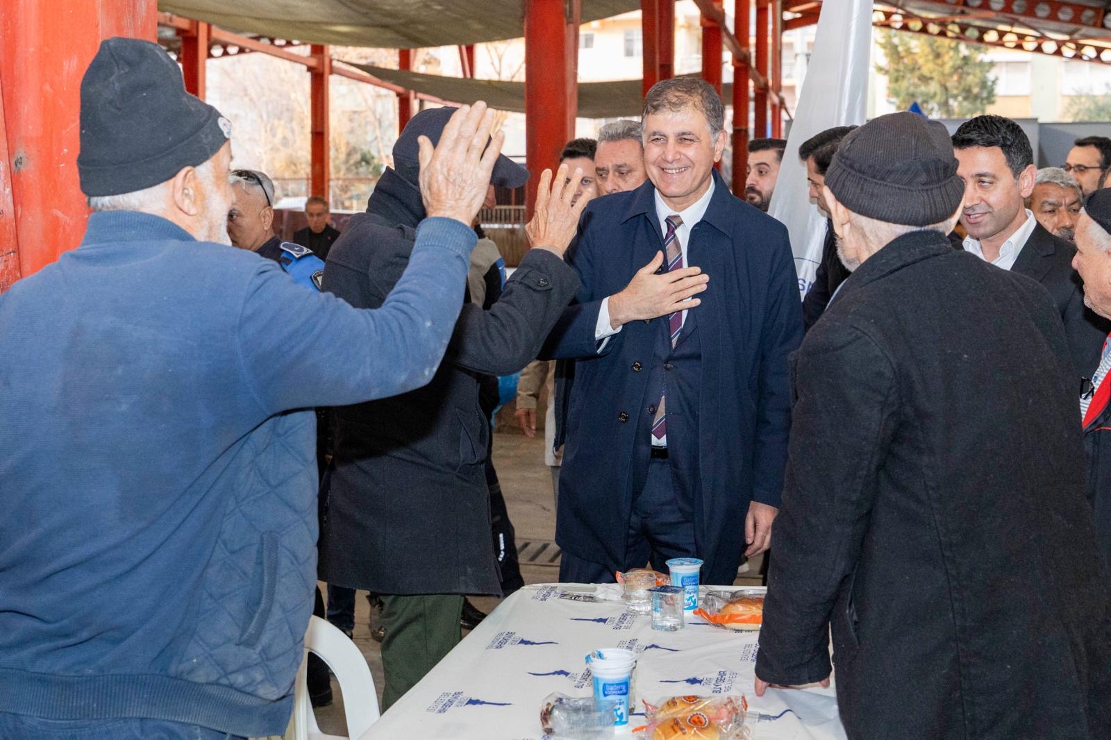 Bayraklı’da iftar coşkusu! Başkan Tugay’dan İzmir İçin güzel gelecek sözü