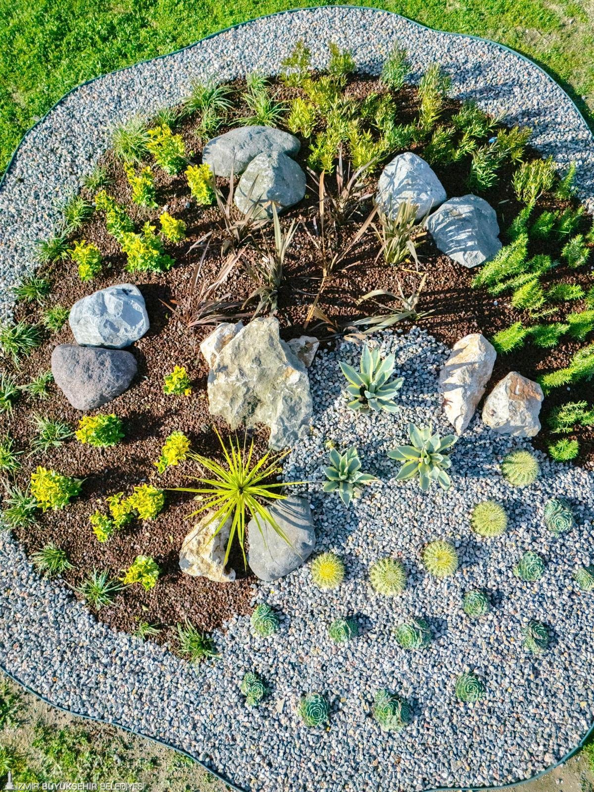 İzmir'in kavşakları sanat eserine dönüşüyor: Her köşede görsel şölen