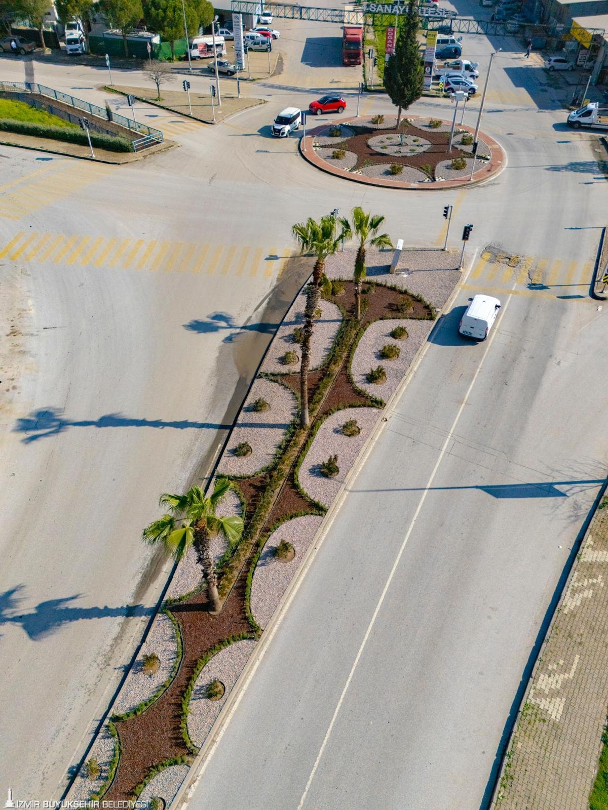 İzmir'in kavşakları sanat eserine dönüşüyor: Her köşede görsel şölen