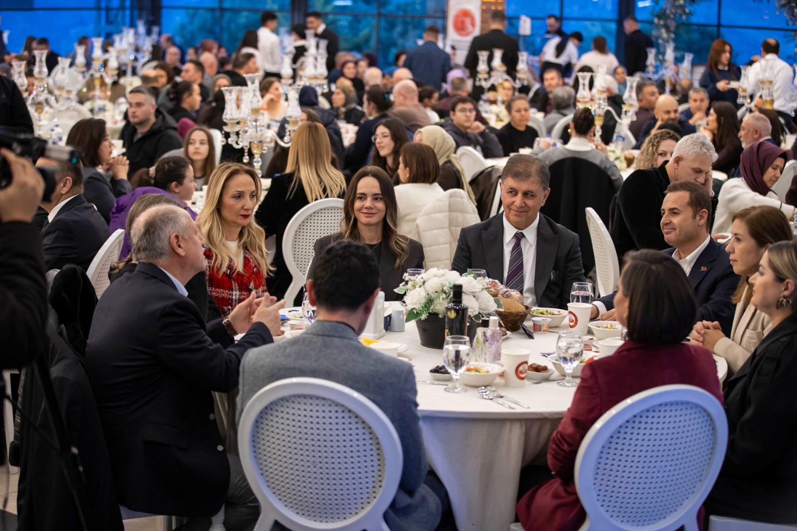 İzmir’de Balıkesir rüzgarı! Tugay’dan iftar sofrasında dayanışma çağrısı 7 İzmir’de Balıkesir rüzgarı! Tugay’dan iftar sofrasında dayanışma çağrısı