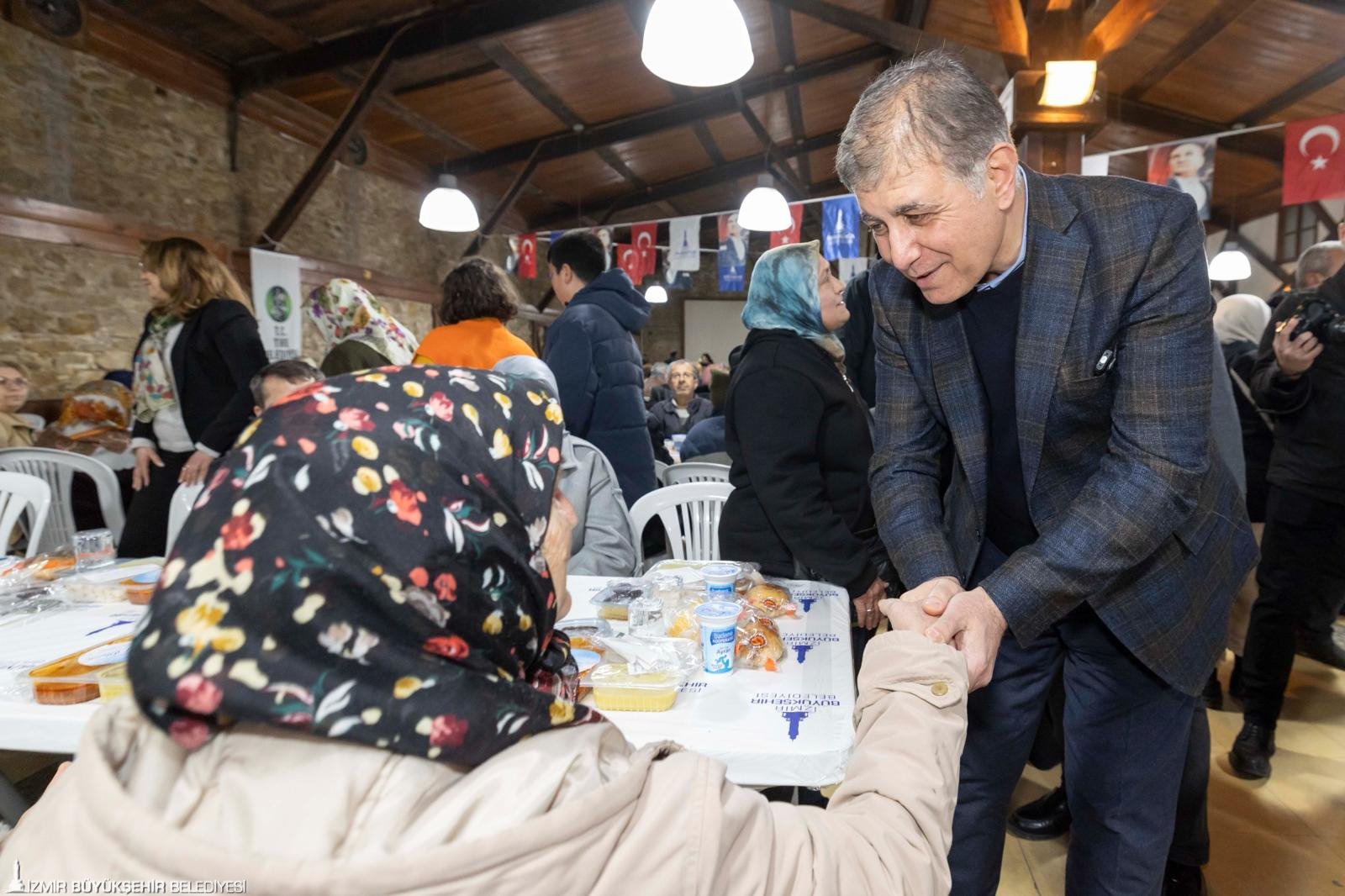 Tire'de 2 bin 500 kişilik 'Gönül Sofrası': 'Güzel güzel adım adım gelecek'