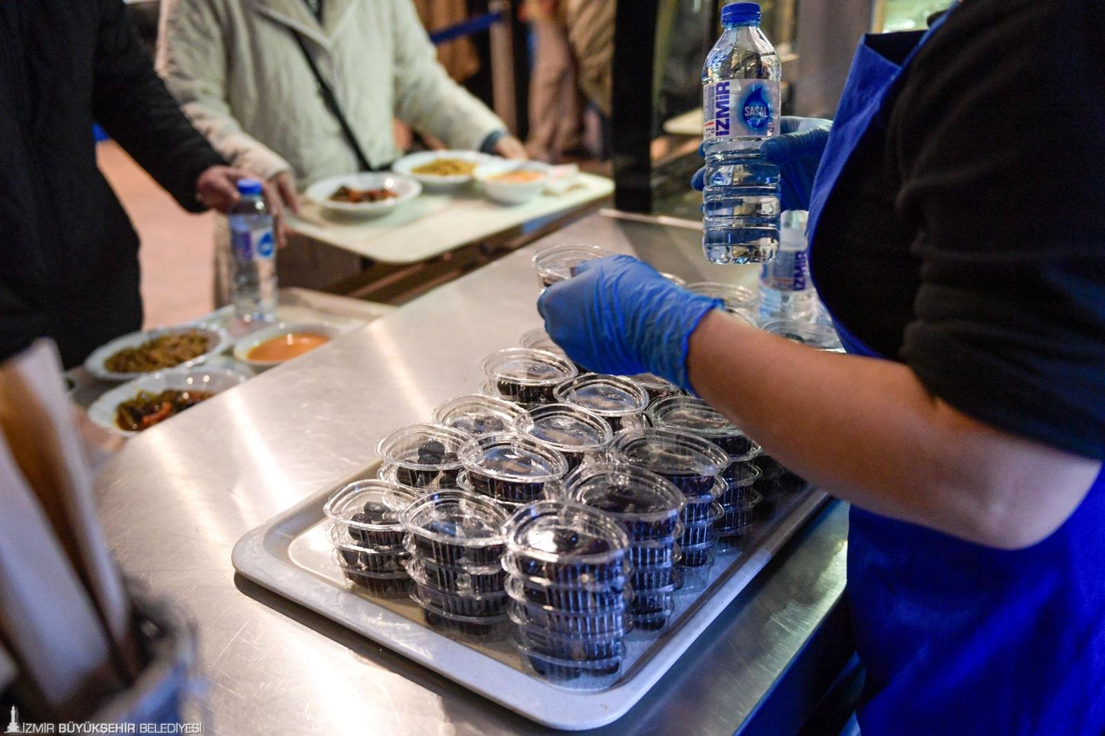 İzmirlilere müjde: Kent Lokantalarında iftar ücretsiz 7 İzmirlilere müjde: Kent Lokantalarında iftar ücretsiz